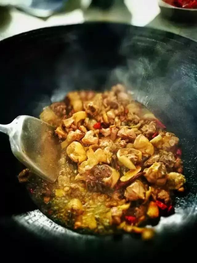 冬天吃柴火鸡简直太过瘾了！还没感受过？太out了，赶快克整一只~