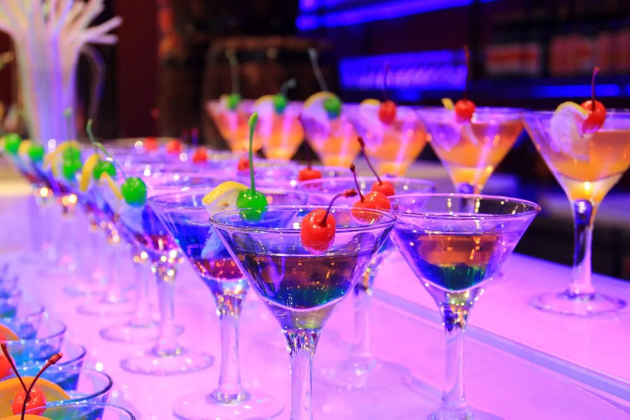 好吃的美食推荐三文鱼,红魔虾甜虾三文鱼刺身自助济南