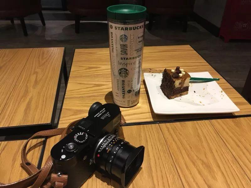 新婚,老婆没有要钻戒,买了一台徕卡