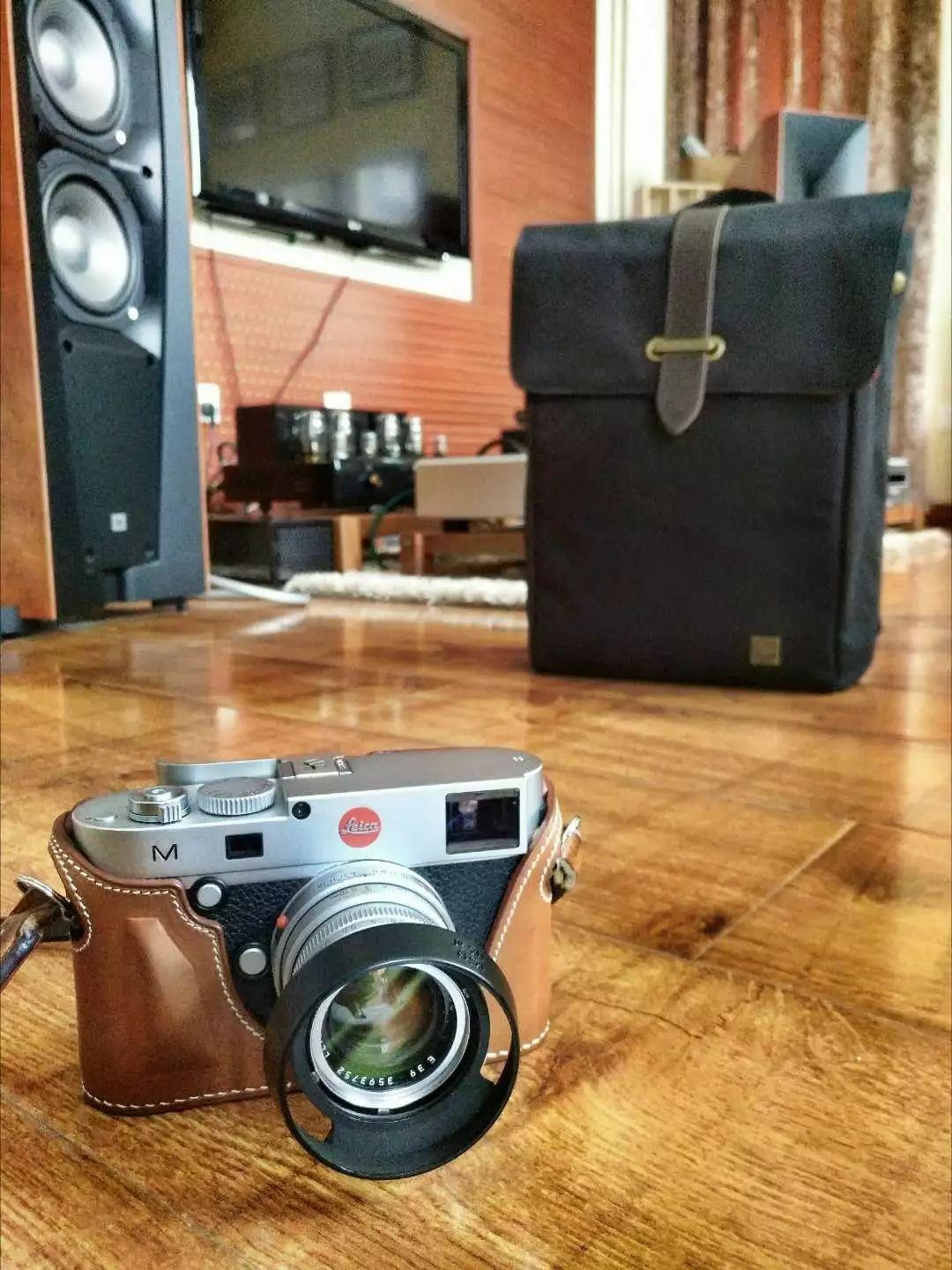 新婚,老婆没有要钻戒,买了一台徕卡