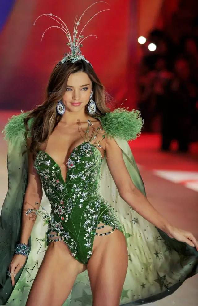 米兰达可儿自曝婚姻幸福秘诀,超模米兰达可儿近照