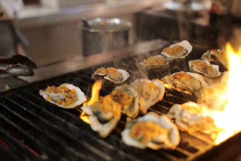 好吃的美食推荐三文鱼,红魔虾甜虾三文鱼刺身自助济南