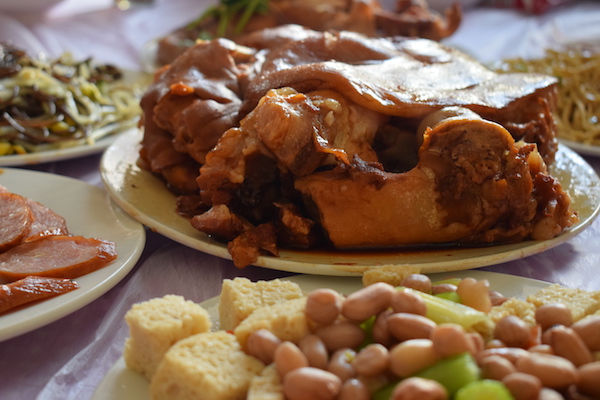 农村结婚请客的视频,农村结婚请客吃饭真实场景