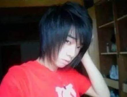 吴亦凡鲶鱼刘海、热巴葬爱公主妆容……明星非主流可怕不？