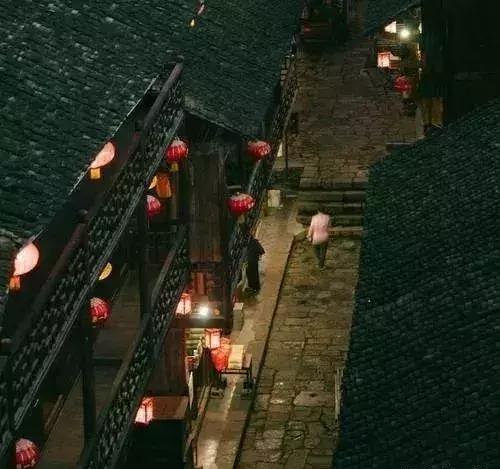 重庆让人着迷的城市,重庆一个充满火锅味的城市