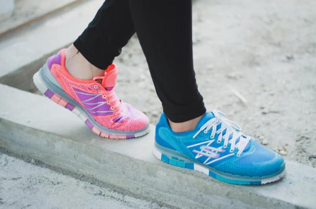 跑步健身要注意些什么好处和坏处,跑步就一定会伤膝盖吗