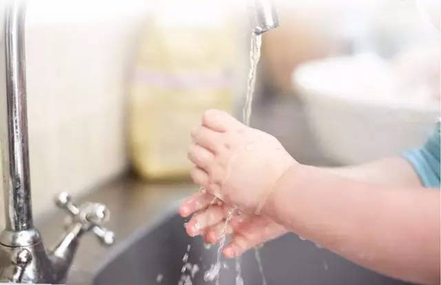 有孩子的家庭湿巾不可或缺,婴儿长期用湿巾纸有危害没有