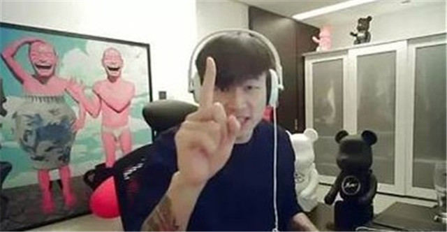 抡大锤游戏直播,抡锤子游戏虐崩各大主播