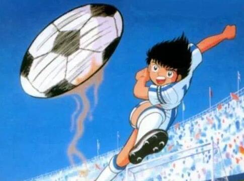 足球小将射门十大绝技,足球名场面小将背脚弧线球