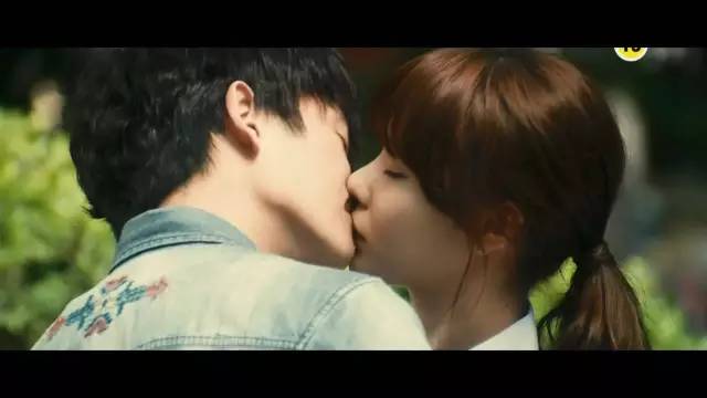 这是一部色而不淫,淫而不荡的电影