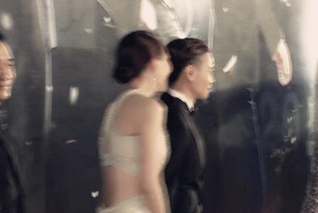 泡菜韩国的设计真是看不懂，这样的黑毛衣竟被穿出不是凡人的感觉