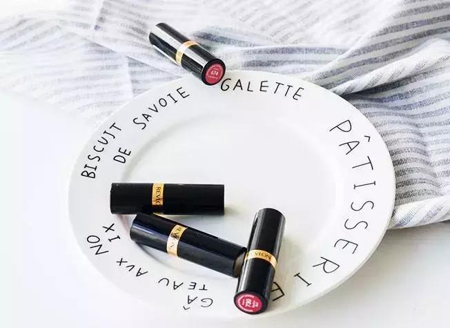 圣诞限定款口红试色,好物推荐口红便携