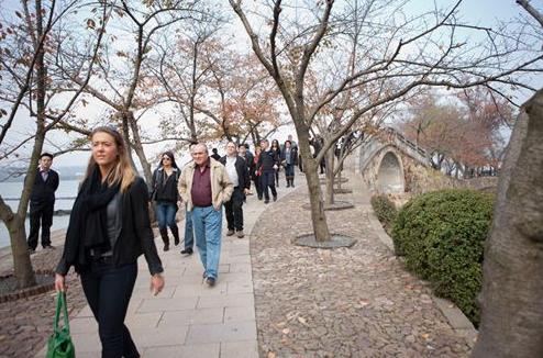 国内导游的真实收入主要是靠什么,国外导游挣钱还是国内导游挣钱