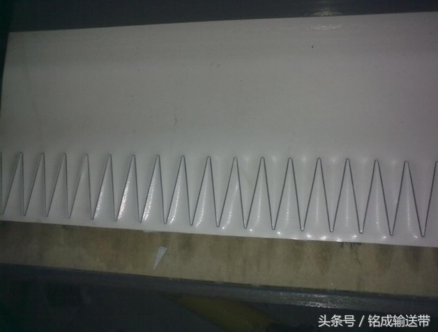 输送带往一边跑偏该紧还是松,输送带跑偏一招解决