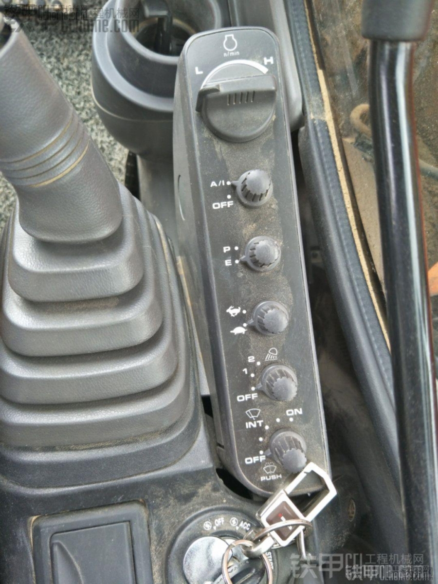 日立挖掘机1200小时使用报告,日立60挖掘机动作慢