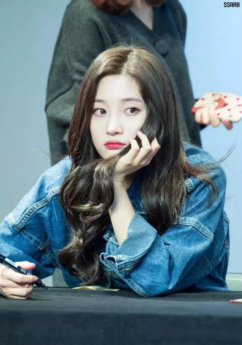 韩国明星穿大衣男,韩国明星都穿什么羽绒服