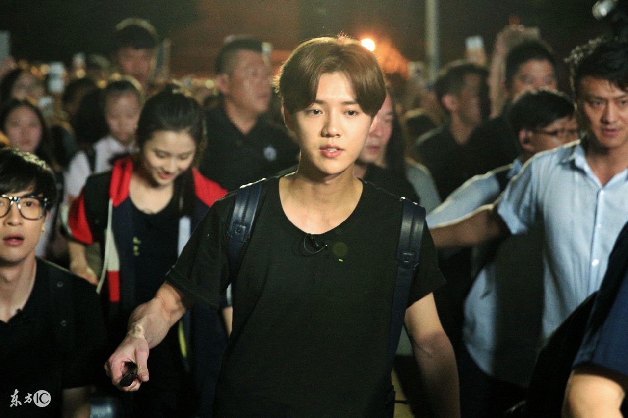 鹿晗是多久退出exo,exo四子综艺