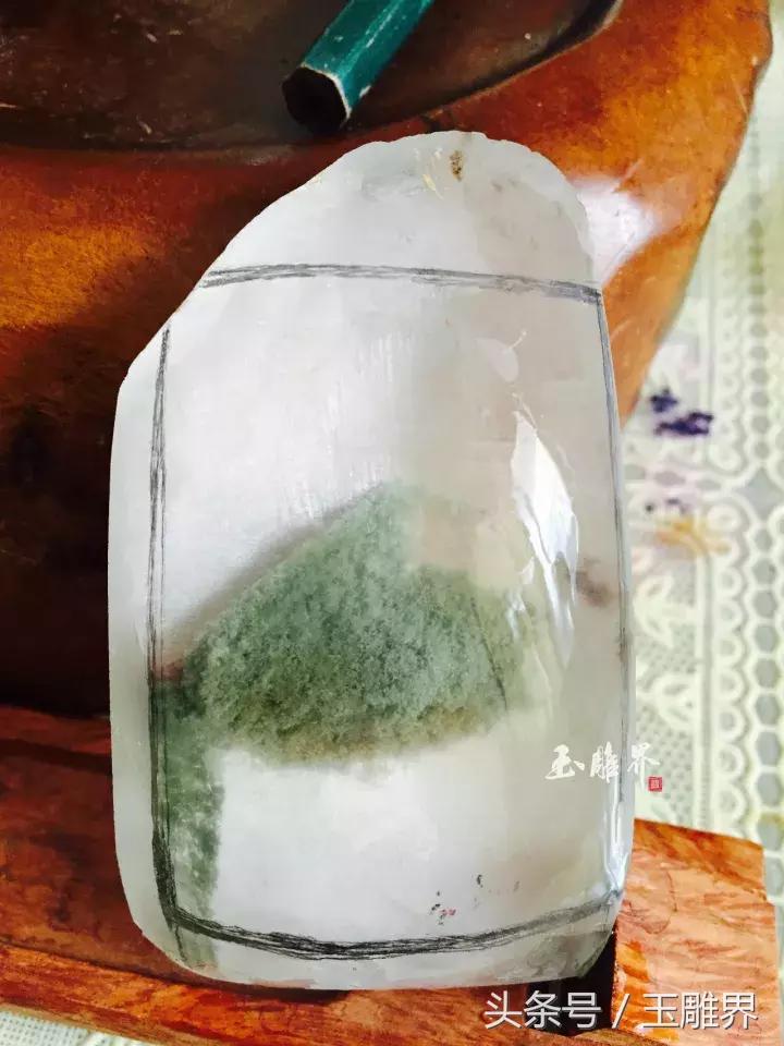 为什么纯天然水晶比较便宜,地摊卖的水晶是真是假