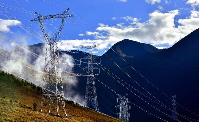 美出天际日照金山,美出天际饱和度惊人