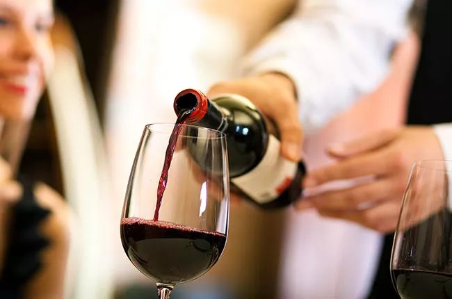 餐厅用菜谱点菜好还是看菜点好,餐厅如何做到点菜方便出菜快