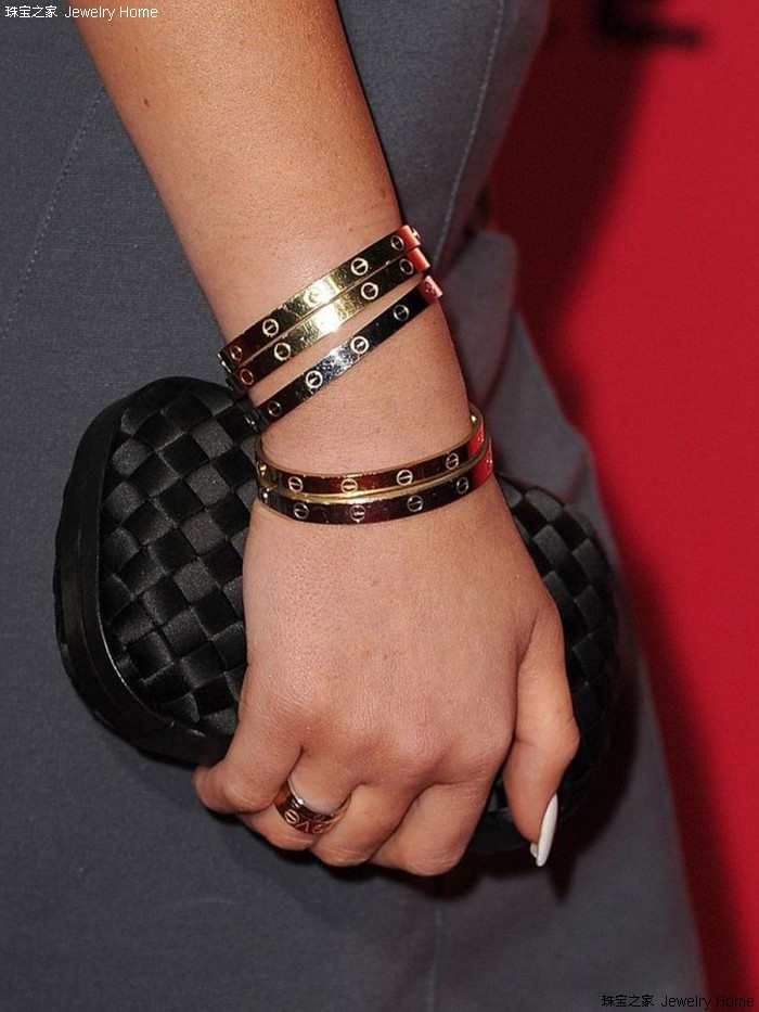 卡地亚love手镯一个人怎么戴教程,卡地亚love手镯17号多重