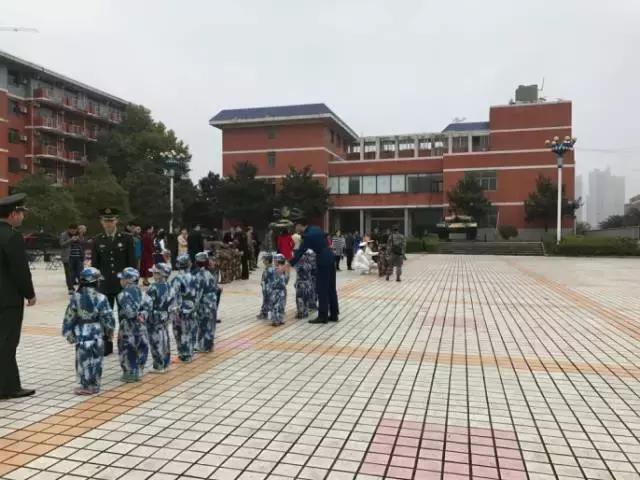 萌化了！这样的“小小兵”你见过吗？