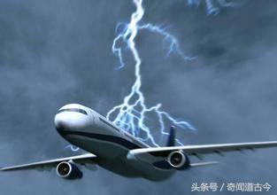 飞机被雷劈是很常见的事情？飞机上不为人知的秘密你知道多少？