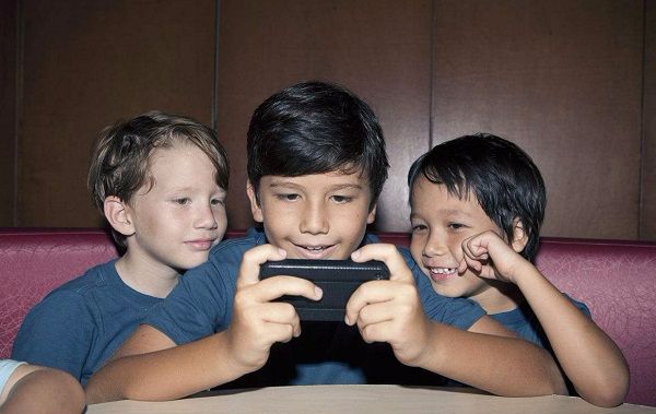 那些开游戏工作室是怎么赚钱的,游戏工作室现在靠什么赚钱