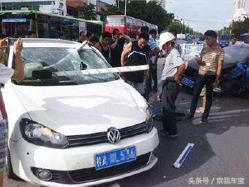 关于汽车贴膜的视频,汽车全身贴膜有什么好处和坏处