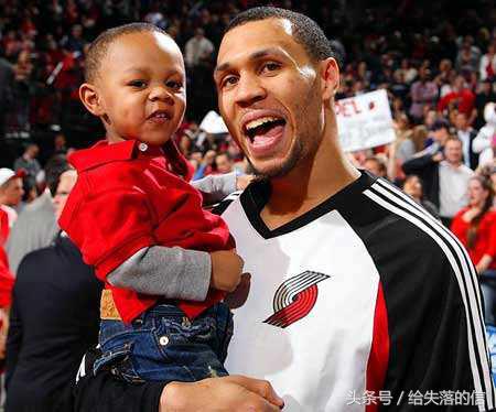 罗伊—未能接班科比的“黄曼巴”,双腿都失去半月板却仍在飞翔