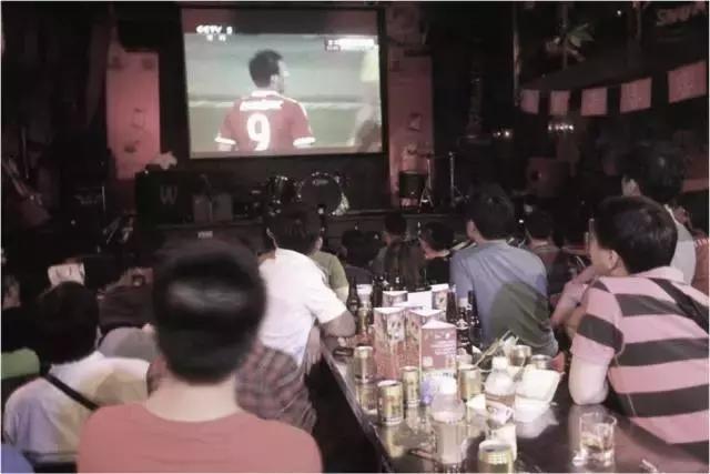 足球满眼都是青春的记忆,足球充满热爱