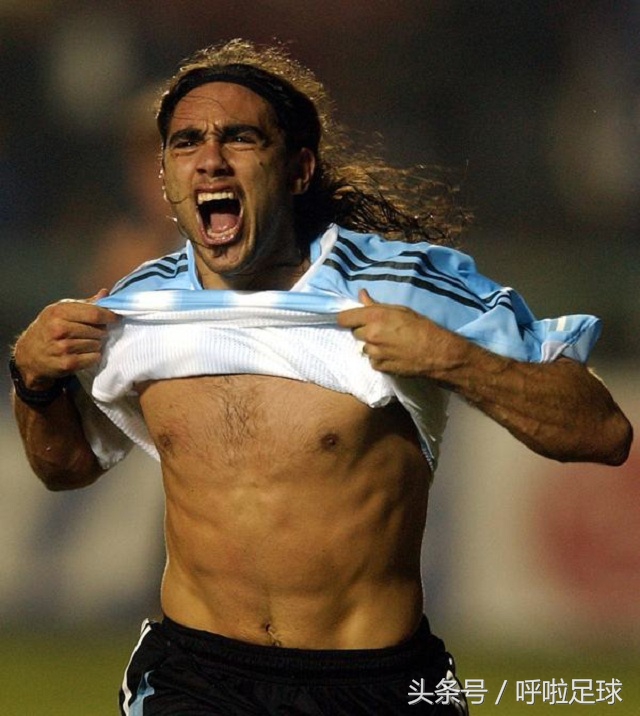 十大最强足球球星伊布,长发飘逸足球