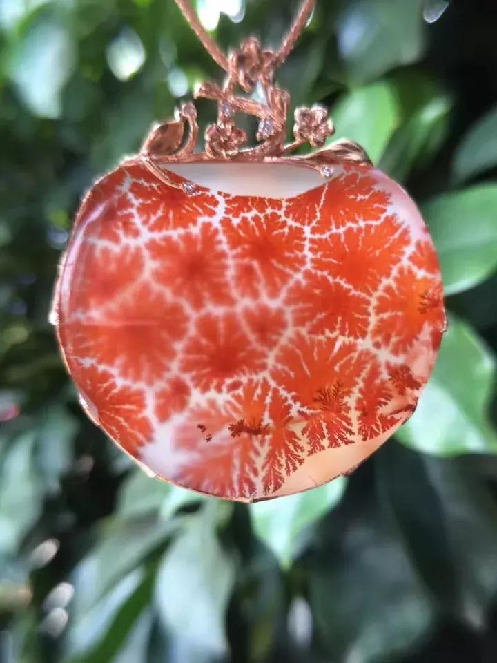 熹香坊带您领略冰飘南红的这一特质,连翡翠都比不上!