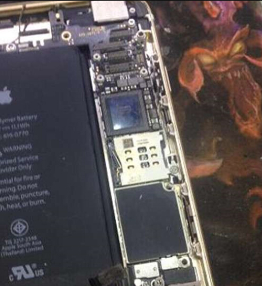 iphone6p开机不了,苹果6p花屏出现条纹不开机