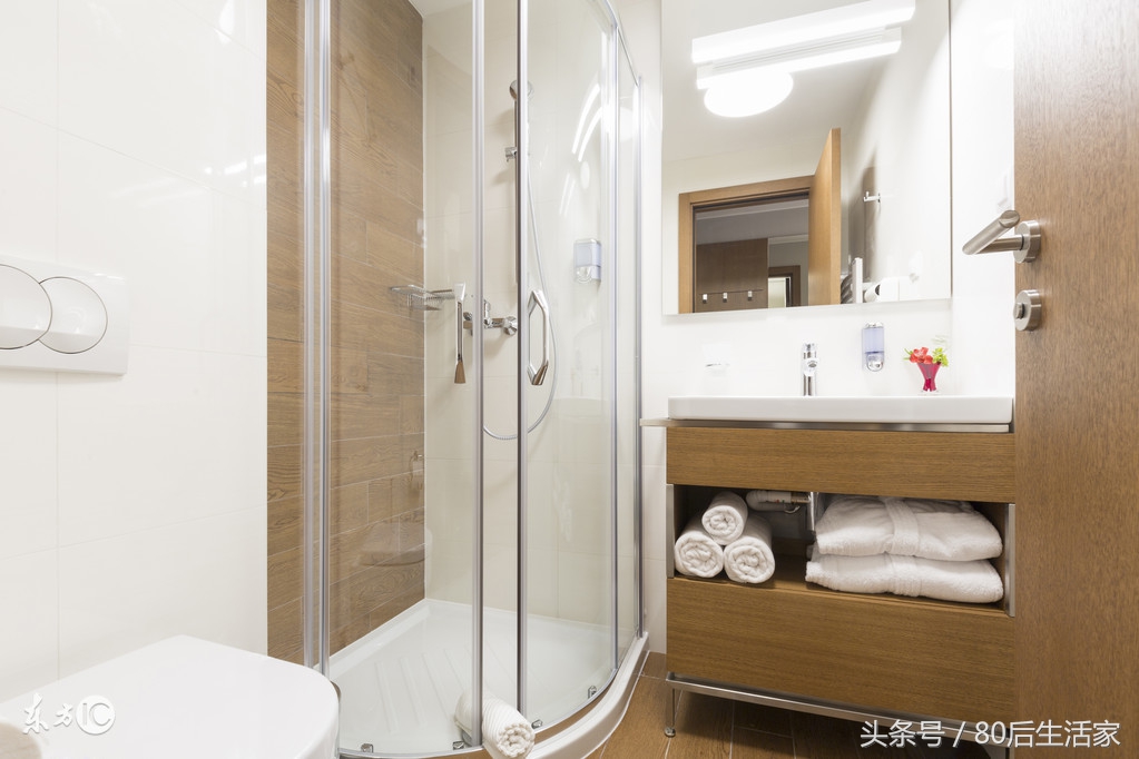 淋浴房品牌,淋浴房玻璃上的顽固水渍怎么去除