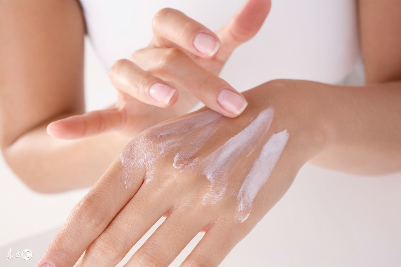 手脚皮肤干裂怎样快速保湿,冬季嘴巴周围皮肤干裂涂什么有效