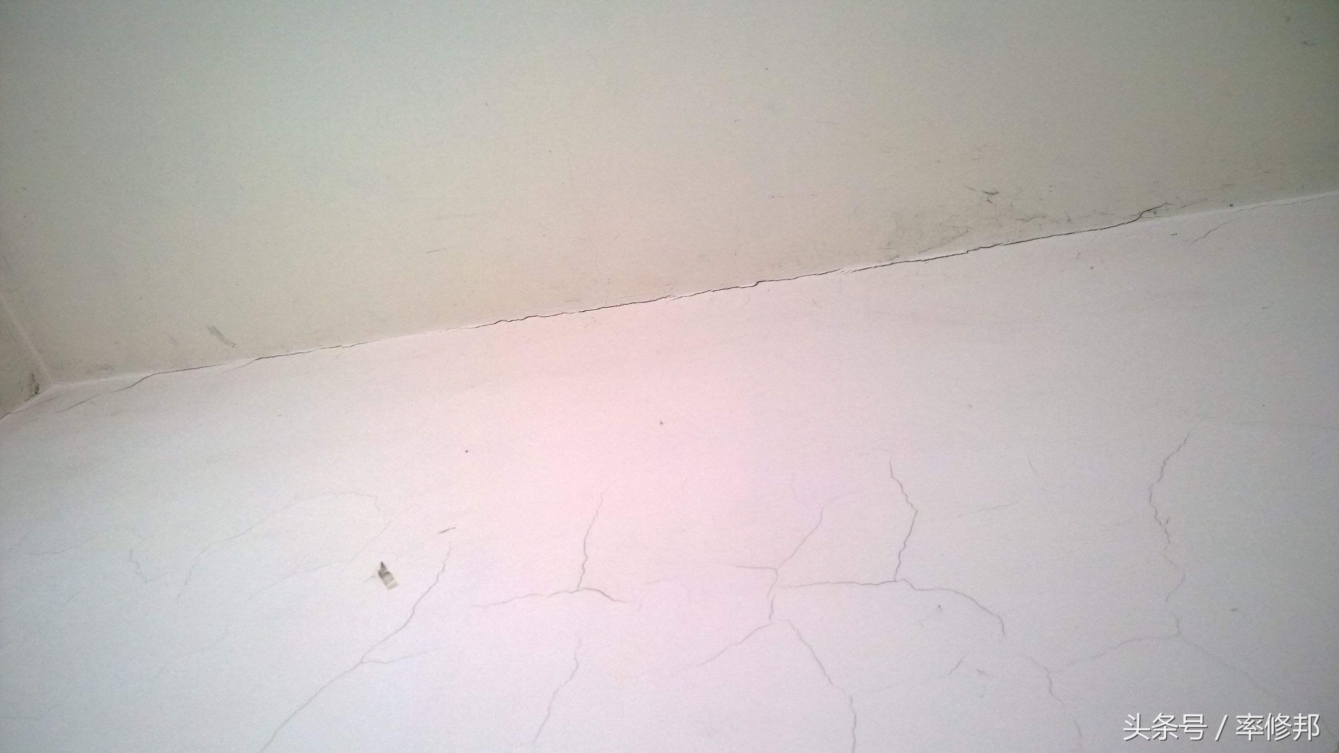 老墙面裂纹怎么处理,墙上大裂缝怎样修补