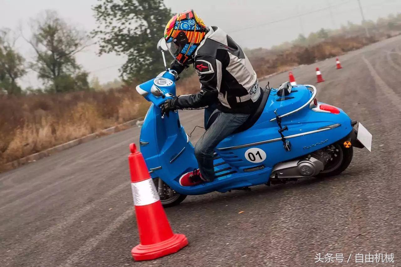 两万元踏板摩托车,五羊本田两万元踏板摩托车