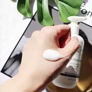 大家都不知道洗脸用什么洗最好,不知道怎么让自己洗脸