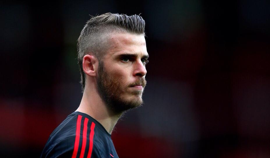 这位世界杯封面人物到底多强？球员围球门，最后靠他扑点球取胜