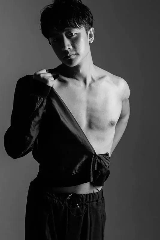 男人拍照不会笑怎么办,男人拍照不露脸