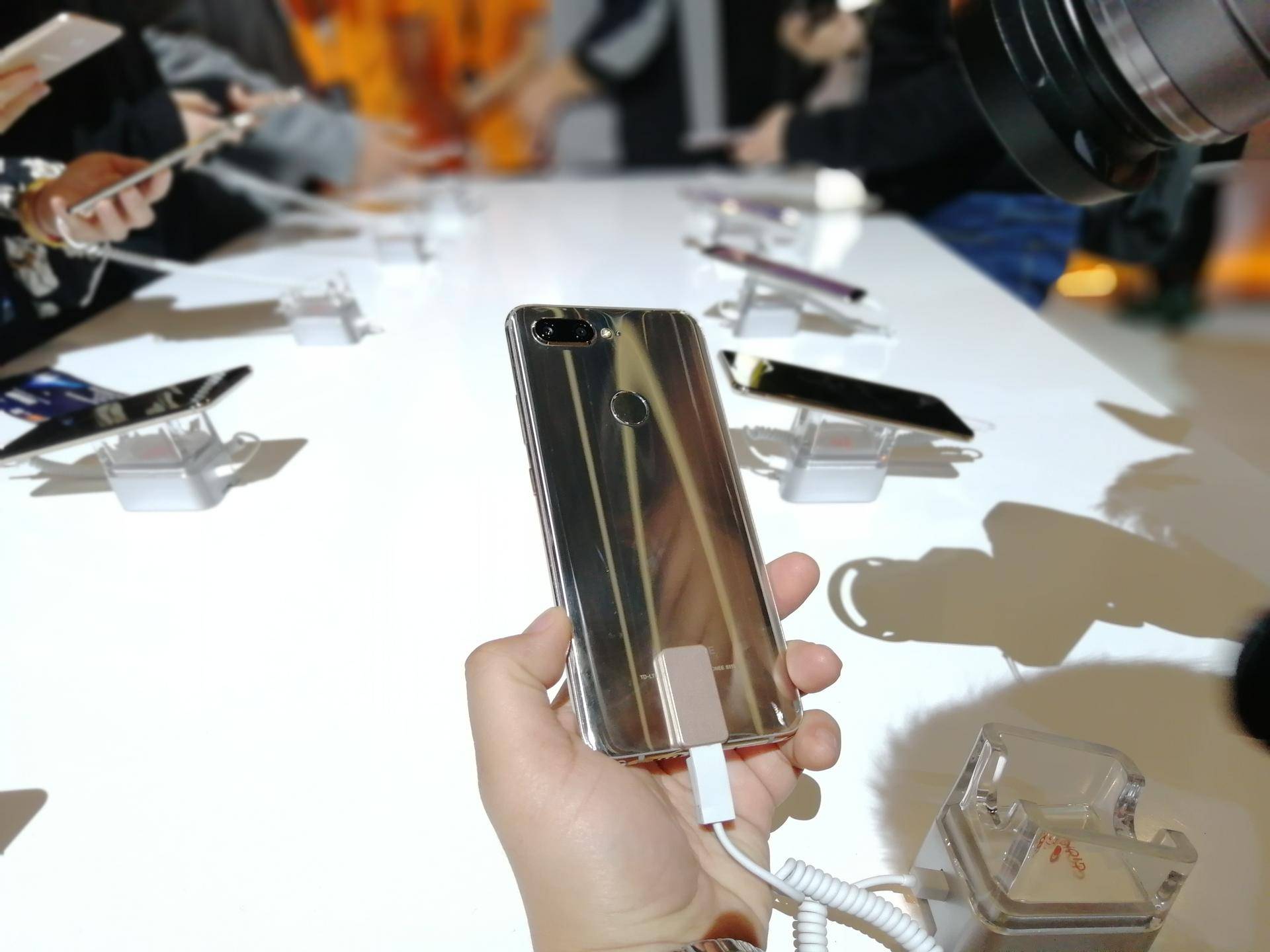 金立全面屏旗舰机,金立最新款全面屏