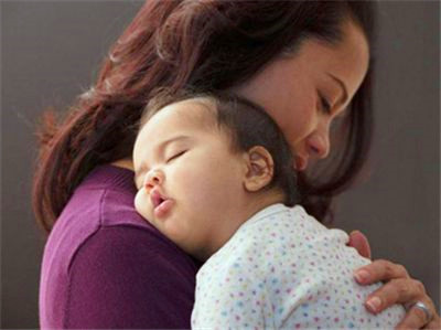 几个月的宝宝开始认人了,宝宝开始认人