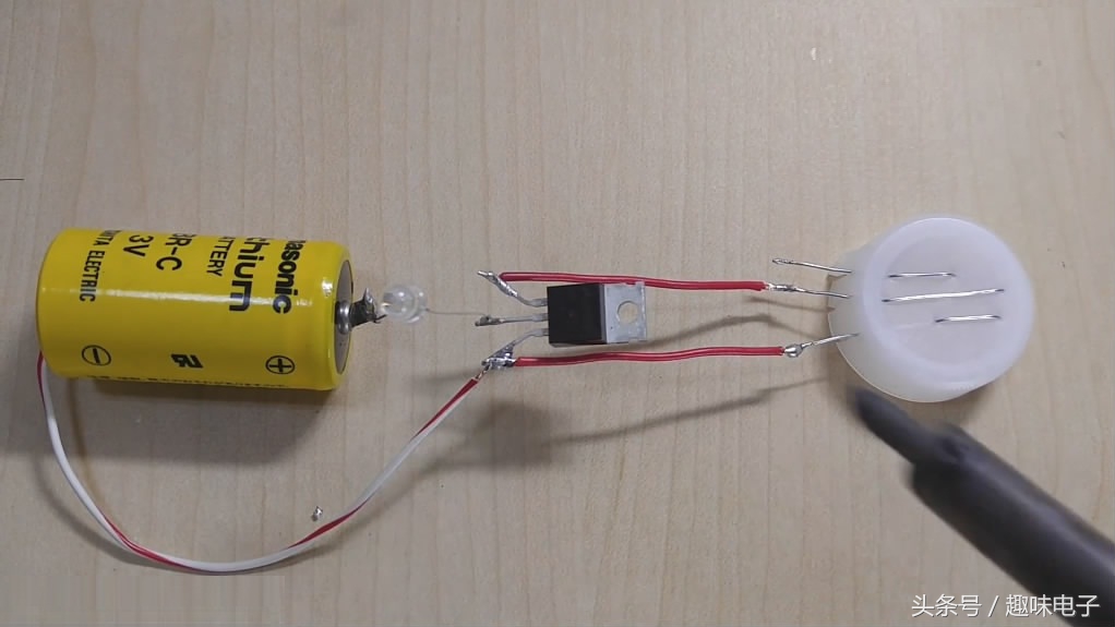 触摸开关的基础思路,简单的触摸开关电路图