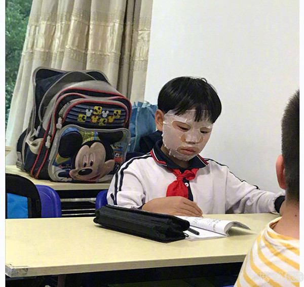 王源敷面膜的视频,王源怎么护肤