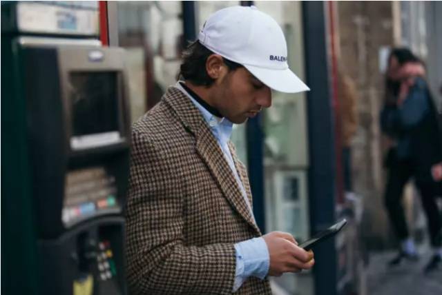 那些丑到爆的潮牌,最近比较火的一个潮牌