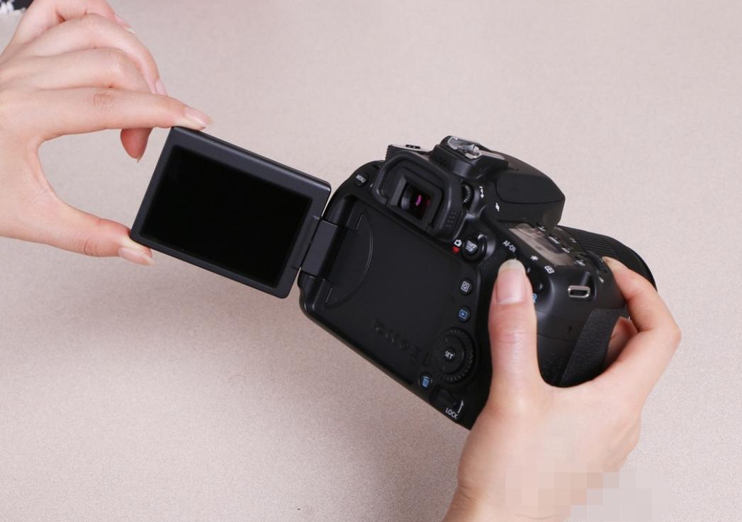 佳能80D和尼康D7200如何选择,入门相机佳能还是尼康