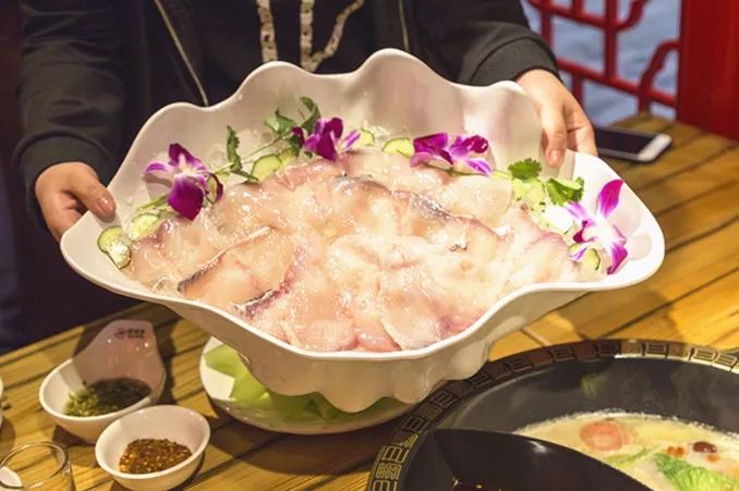 正宗重庆老火锅店逛新城推荐,重庆逛吃之旅本地人推荐的火锅店