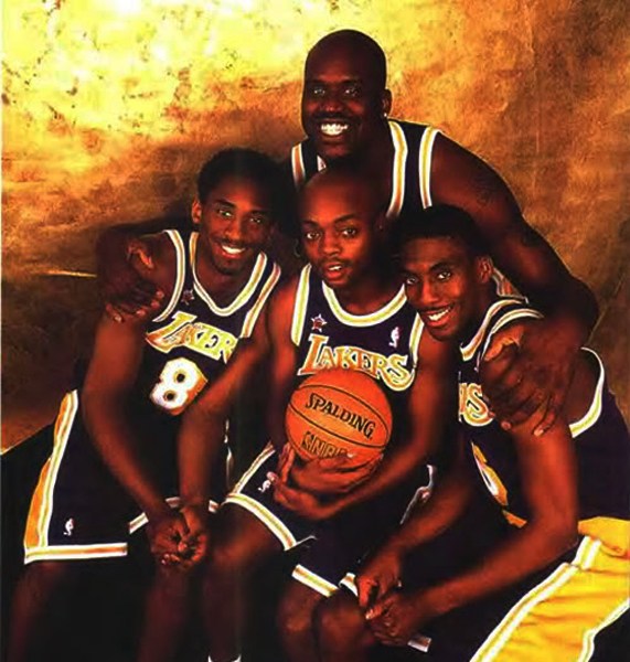 那些年科比单挑詹姆斯,回顾那些年科比的黑肘