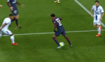 内马尔痛心时刻,内马尔梅西被球迷骂